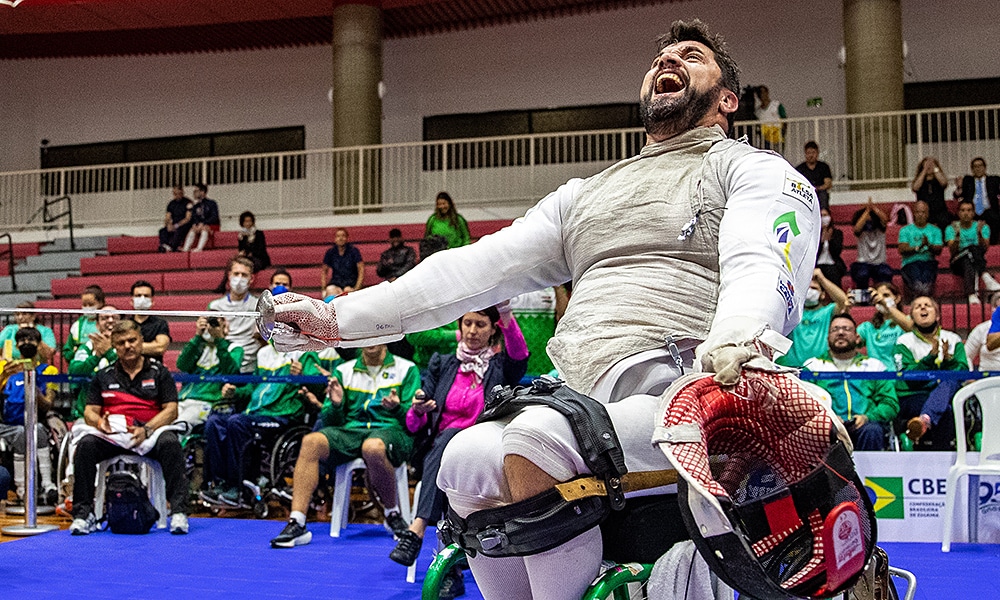 Jovane Guissone esgrima paralímpica esgrima em cadeira de rodas paraesgrima Copa do Mundo de esgrima paralímpica medalha de bronze pisa