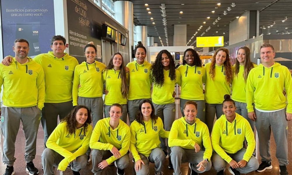 Seleção feminina de polo aquático que viajou para os Jogos Sul Americanos de Assunção 2022