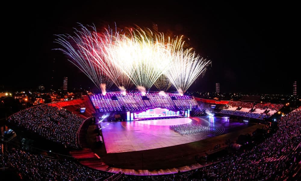 Assunção-2022: fogos de artifício no fundo do estádio defensores del chaco
