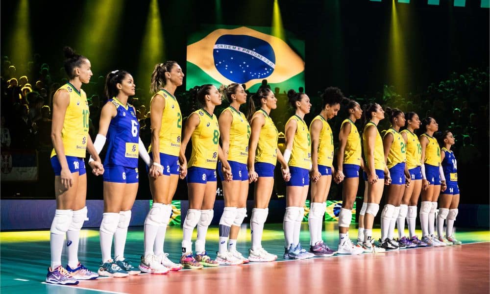 Brasil x Sérvia - Mundial de vôlei feminino: Brasileiras perfiladas na hora do hino nacional