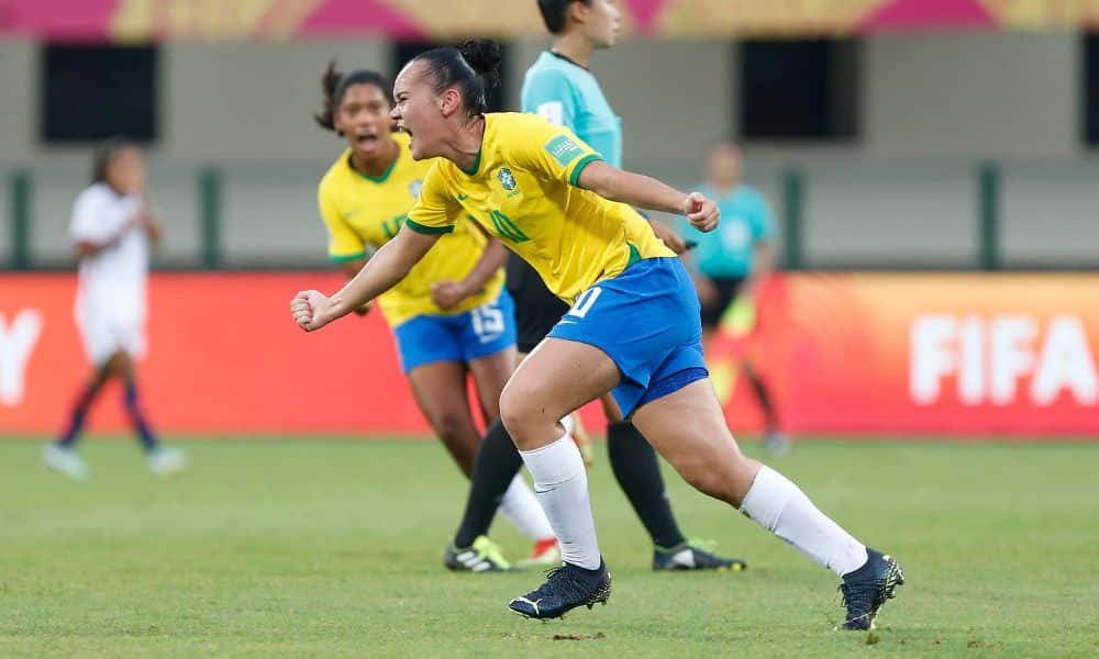 Carol comemora gol contra EUA na Copa do Mundo Sub-17 de futebol feminino