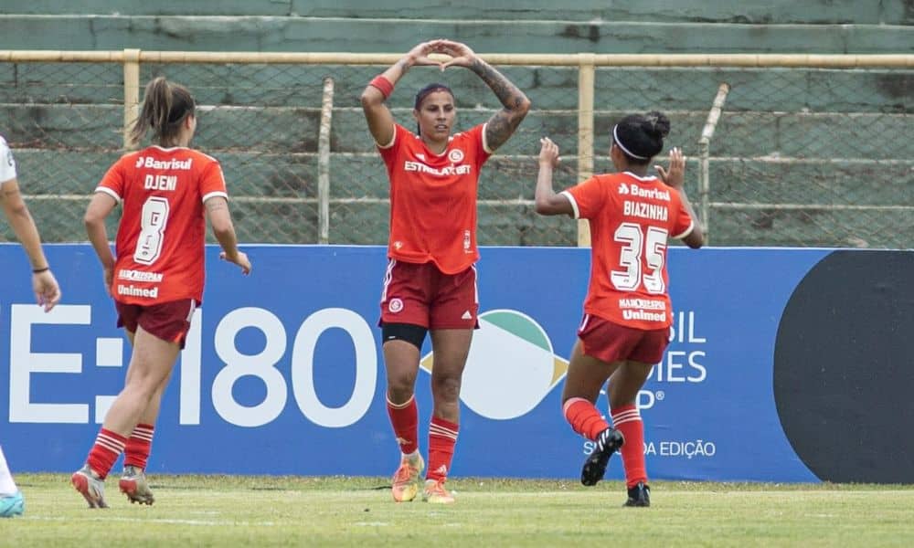 Internacional goleia Palmeiras e decide Ladies Cup com Flamengo