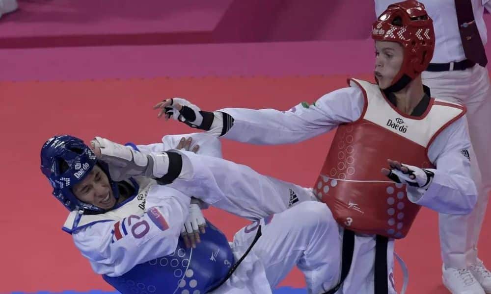 Mundial de taekwondo: Paulo Melo dá chute na cabeça de adversário