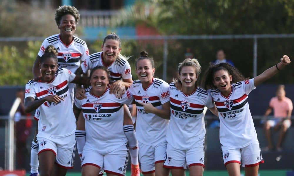 Paulistão Feminino: Jogadoras do São Paulo comemoram gol contra a Portuguesa / Palmeiras Paulistão Feminino ao vivo com imagens