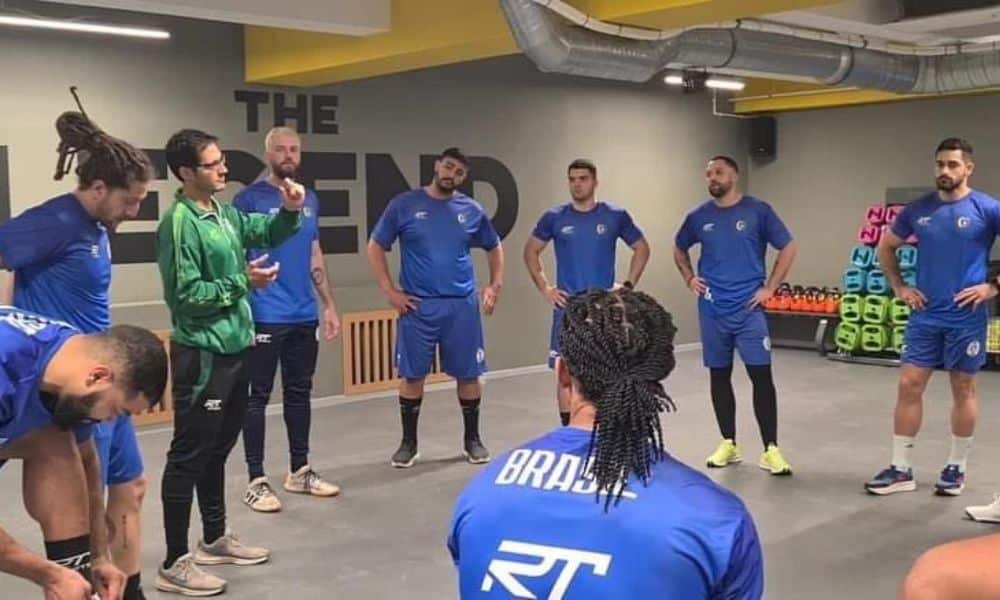 Brasil - seleção masculina de handebol reunida em círculo antes da partida