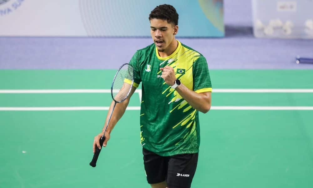 El Salvador - Jonathan Matias ergue o braço para comemorar ponto no badminton