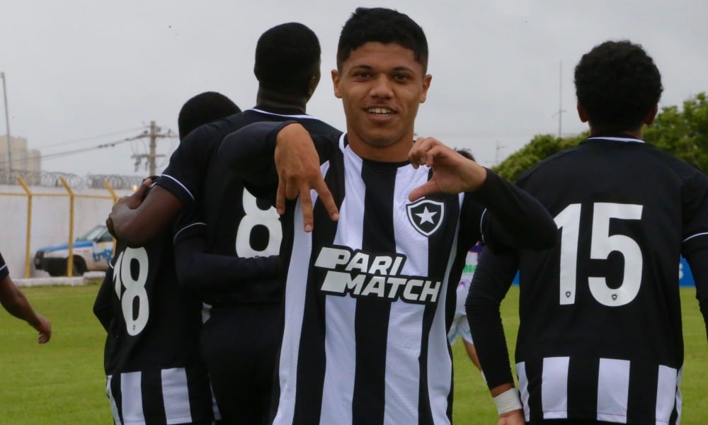 Com time misto, Botafogo vence São Carlense na Copinha