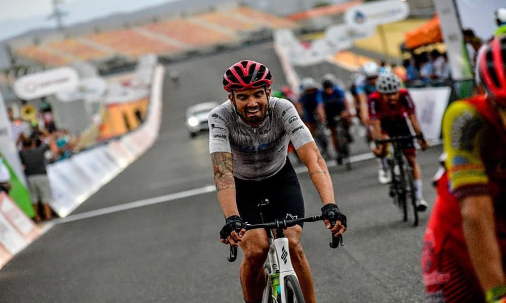 Lauro Chaman celebra domínio na categoria C5 da Copa Brasil de ciclismo de estrada (Divulgação/Instagram/Lauro Chaman)