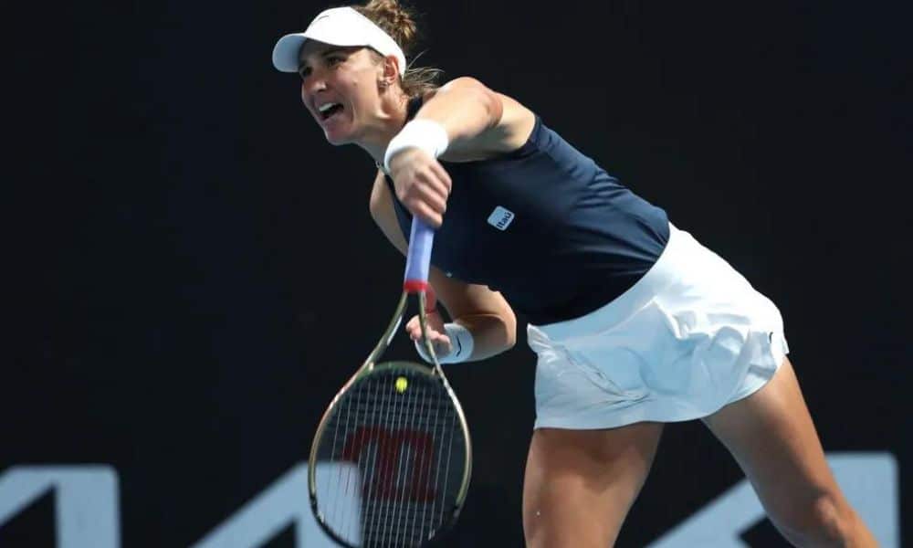 Australian Open - Bia Haddad Maia após rebater uma bola em Indian Wells