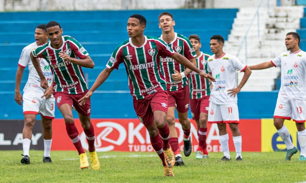 Fluminense x Imperatriz - Copinha - Jogador do Flu abre os braços e corre para comemorar gol