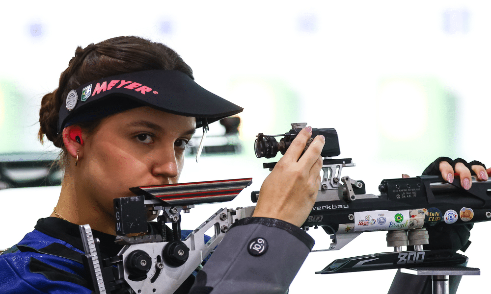 Geovana Meyer compete na carabina na Copa do Mundo de tiro esportivo Cairo