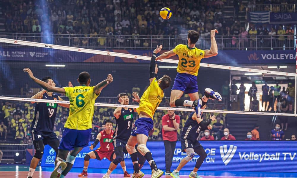 CBV - Jogador do Brasil salta para atacar a bola