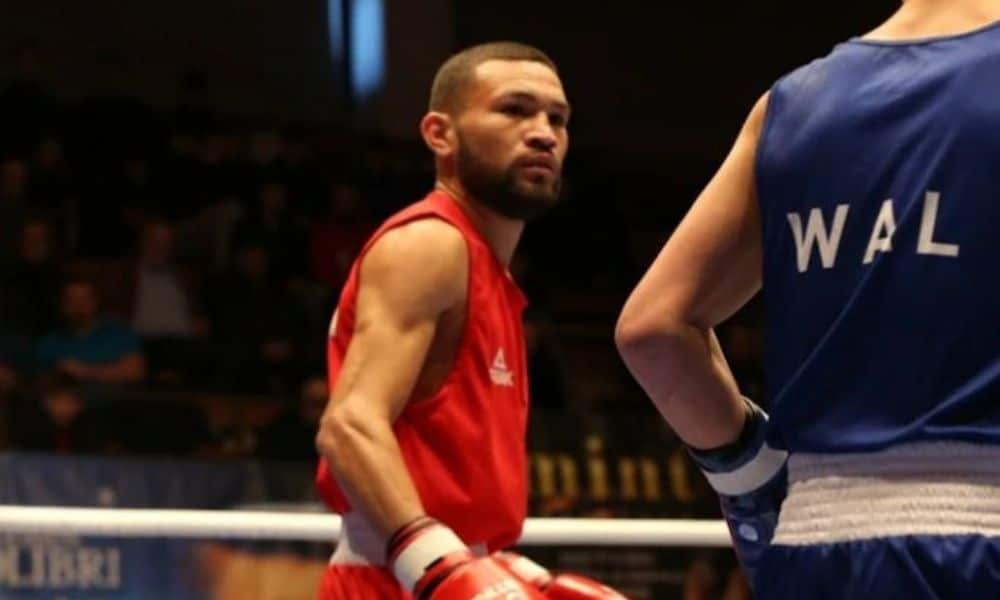 Michael Trindade olha para adversário Golden Belt de Marrakech de boxe