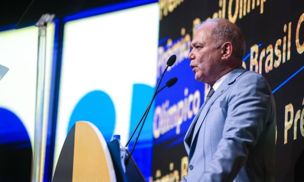 Paulo Wanderley, presidente do COB, faz discurso em púlpito - Jogos Pan-Americanos
