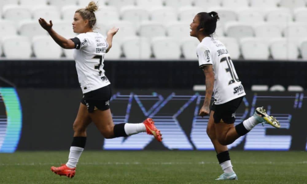 Corinthians x Internacional na Supercopa do Brasil de futebol feminino - Tamires e Jaque comemoram o segundo gol do jogo