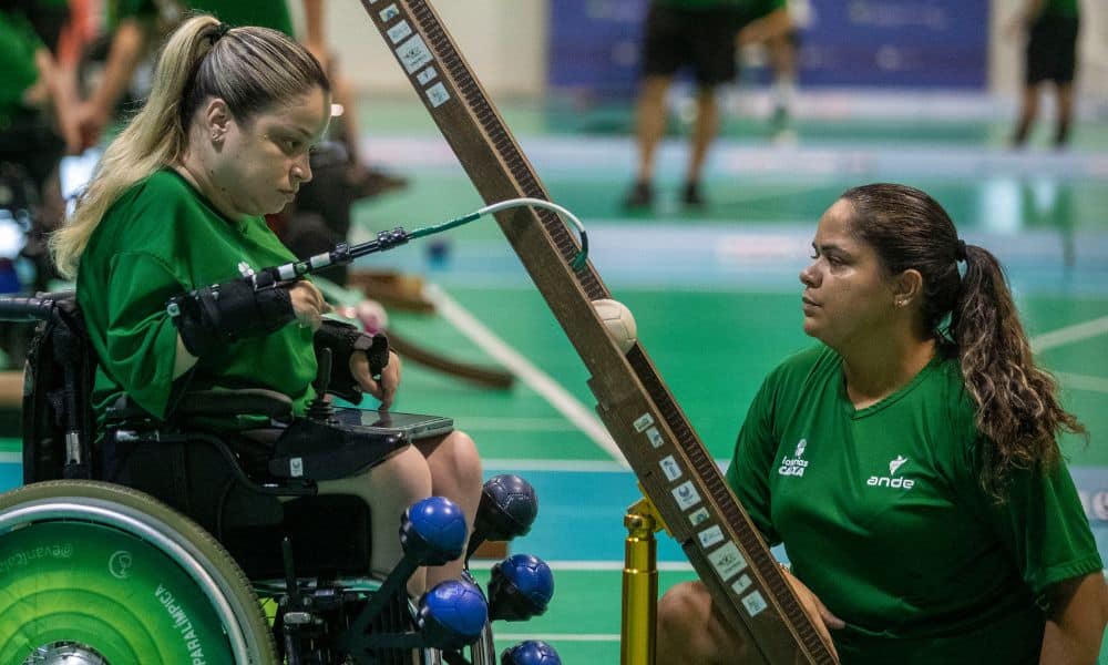 mas bocha - Evani e sua calheira preparam uma jogada