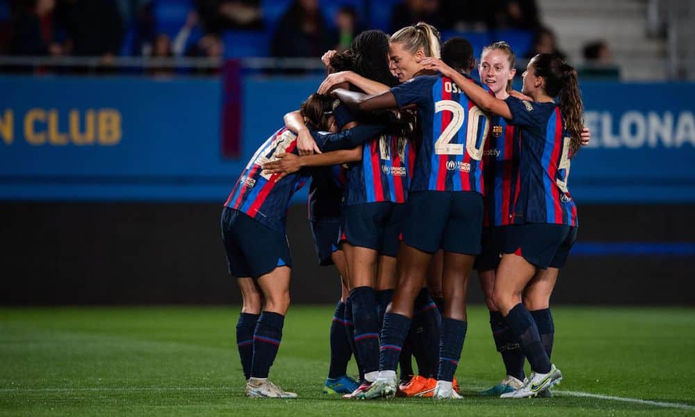 Mas - Jogadoras do Barcelona comemoram gol contra a Roma na Champions League Feminina