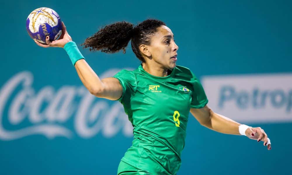Mas Ana Paula fazendo arremesso. Por fim, Brasil x Áustira. Porque amistoso handebol feminino