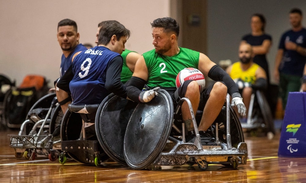 Seleções brasileiras de rúgbi em cadeira de rodas treinam no CT Paralímpico
