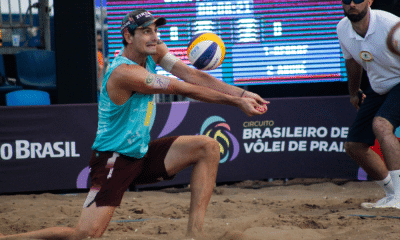 André e George Duda e Ana Patrícia enquanto jogam no Top 12 de Saquarema do Circuito Brasileiro de vôlei de praia