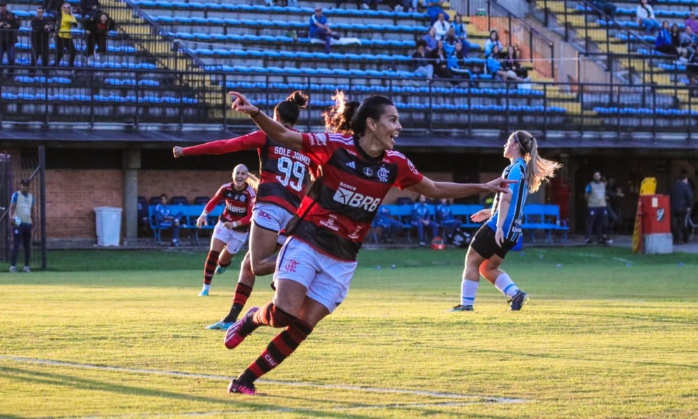 Flamengo bate Grêmio e engata 6ª vitória seguida no Brasileirão Feminino