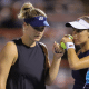 Luisa Stefani e Gabriela Dabrowski enquanto conversam no WTA 1000 de Madrid