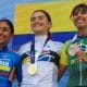 Mayra Costa enquanto está no pódio do Pan-Americano Júnior de ciclismo estrada