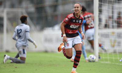 Giovanna Crivelari comemora o gol da vitória do Flamengo sobre o Real Brasília no Brasileiro Feminino