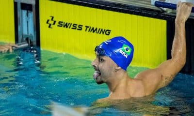 Daniel Mendes sorri após conseguir índice para o Mundial Paralímpico de natação