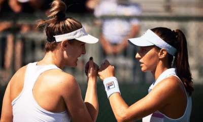 Mas - Gabriella Dabrowdki e Luisa Stefani se cumprimentam durante jogo duplas tênis retomada retorno volta