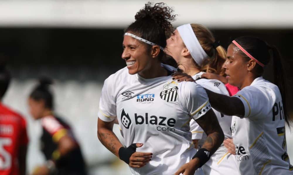 Cristiane comemora gol do Santos contra o Internacional