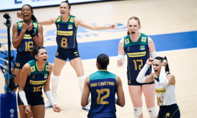 Jogadoras do Brasil comemoram vitória contra a Holanda na Liga das Nações de vôlei feminino