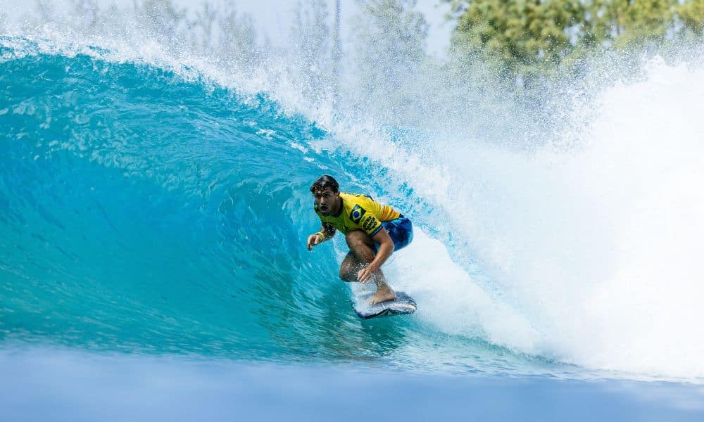 João Chianca o Chumbinho dentro de tubo no Surf Ranch