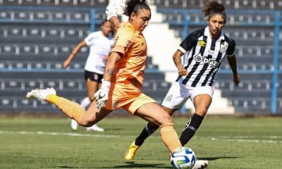 Corinthians e Santos se enfrentando no Paulistão de futebol feminino ao vivo
