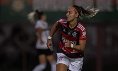 Crivelari, do Flamengo, comemora gol marcado diante do São Paulo pelo Brasileirão Feminino 2023