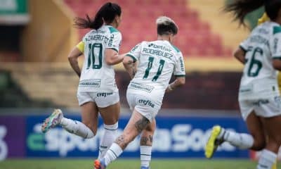 Jogadoras do Palmeiras comemorando um dos gols na goleada pelo Paulista Feminino (Léo Sguaçabia/Paulistão Feminino)