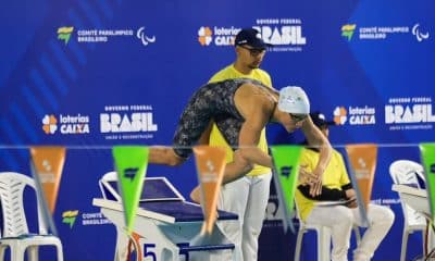 A nadadora Carol Santiago compete durante o Circuito Loterias Caixa, no Centro de Treinamento Paralímpico (Foto: Marcello Zambrana/CPB)