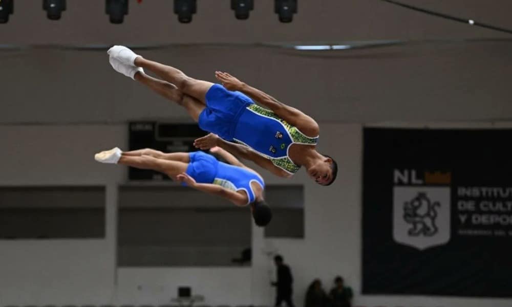 Marcos Carlos e Guilherme Pinto durante apresentação no Pan-Americano Júnior de ginástica de trampolim