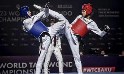 Maria Clara Pacheco, de vermelho, na disputa da semifinal do Mundia de Taekwondo em Baku