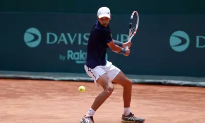 Matheus Pucinelli em ação no saibro pelo Challenger de Vincenza. Orlando Luz ganhou na Alemanha (Luiz Candido/CBT)