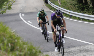 Nicolas Sessler, com o uniforme da Global 6 Cycling, faz fuga com outro ciclista na Volta da Grécia de ciclismo estrada