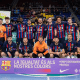 Equipe do Barcelona posa para foto antes de jogo da Champions League de handebol masculino
