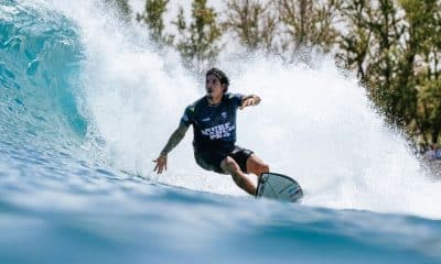 Gabriel Medina faz manobra em onda no Surf Ranch em etapa da WSL