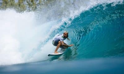 Ítalo Ferreira pega tubo no surf ranch