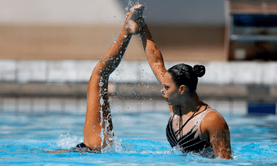 atletas do nado artístico durante disputa do Campeonato Brasileiro