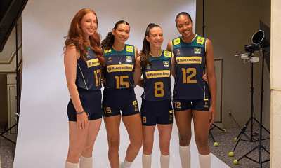 Brasil na Liga das Nações - Julia Bergmann, Carolana, Macris e Ana Cristina posam para foto com o uniforme do Brasil para a VNL 2023 ao vivo
