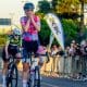Ana Vitória Magalhães emocionada na linha de chegada no Campeonato Brasileiro de Ciclismo de Estrada