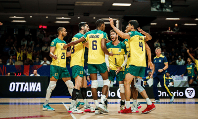 Jogadores do Brasil comemoram vitória contra a Alemanha na Liga das Nações de vôlei masculino (VNL)