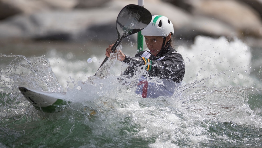 Omira Estácia, irmã de Ana Sátila, em ação na Copa do Mundo de canoagem slalom, ivrea, kauã da silva