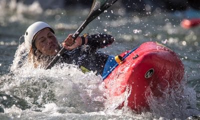 Ana Sátila durante disputa do caiaque cross na Copa do Mundo de canoagem slalom